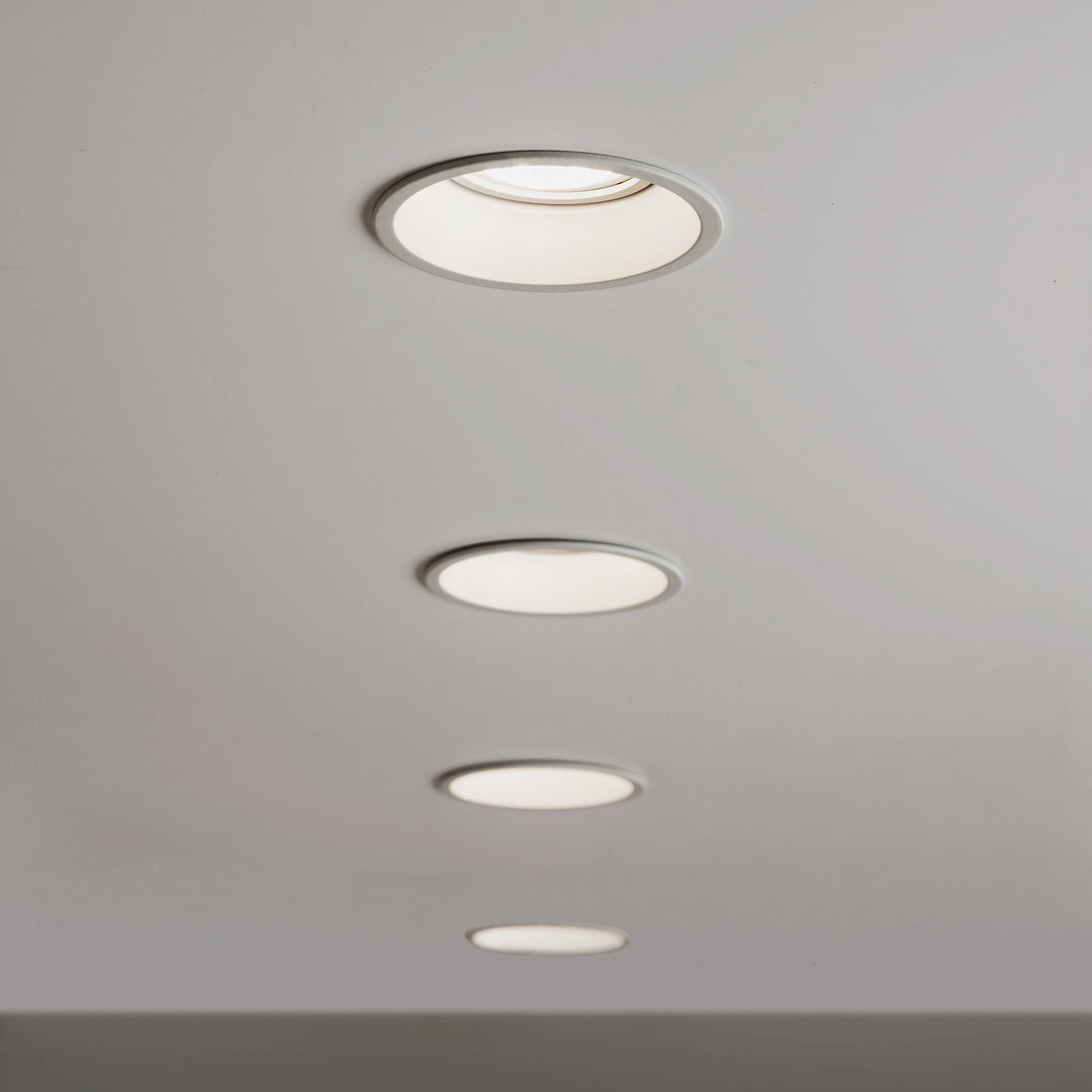 Trimmed recessed downlights